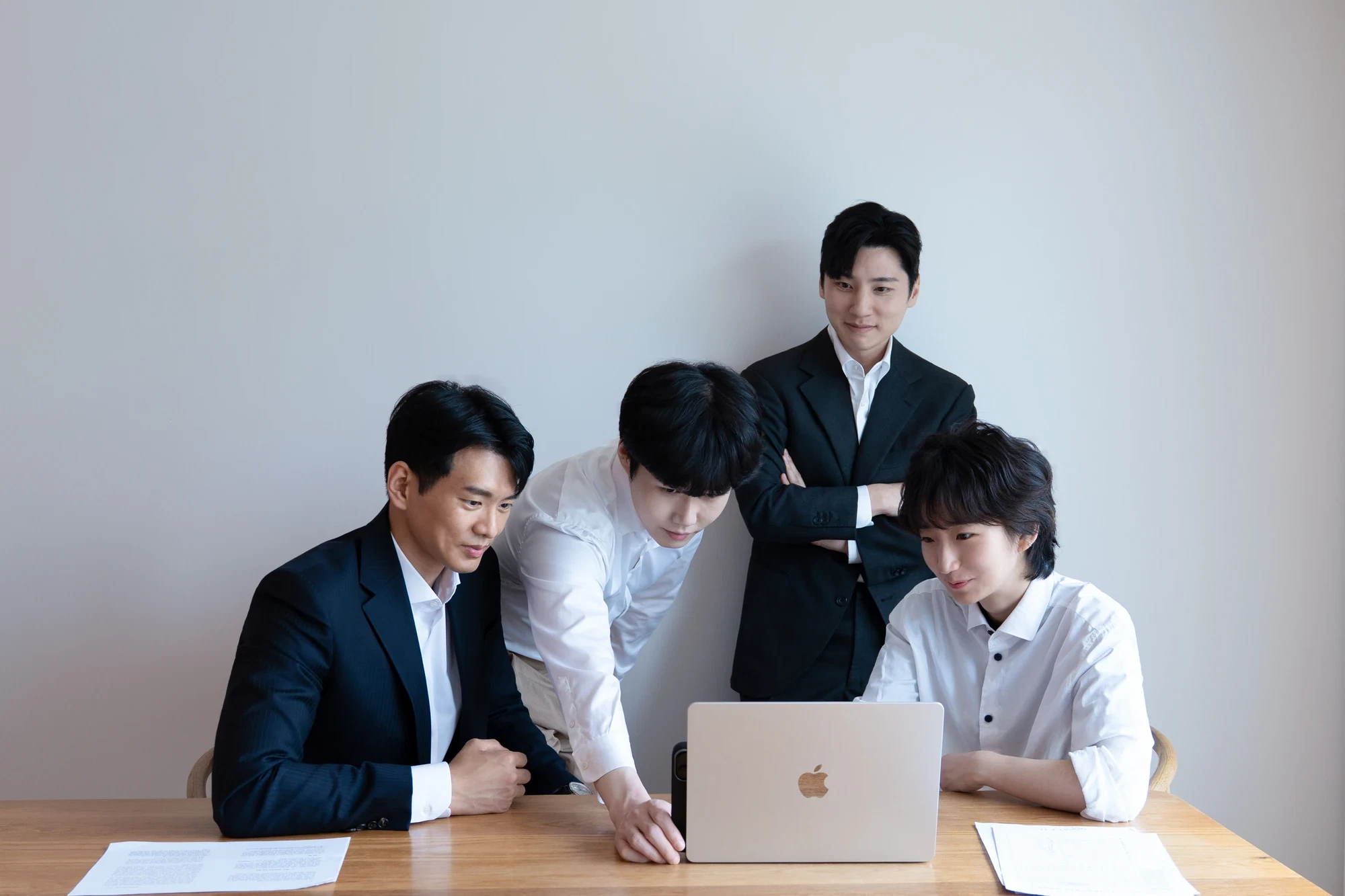 로에버 팀 단체 사진